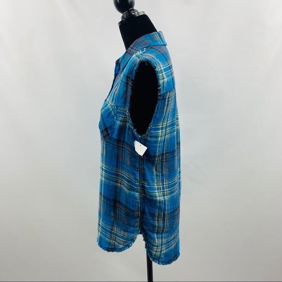 Treasure & Bond Blue Boyfriend Button Up Top - Picture 6 of 9